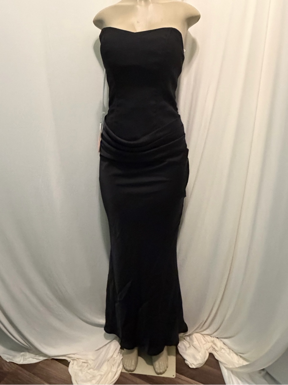 Classic Black strapless Dress with‎ Fashion Hang Tag